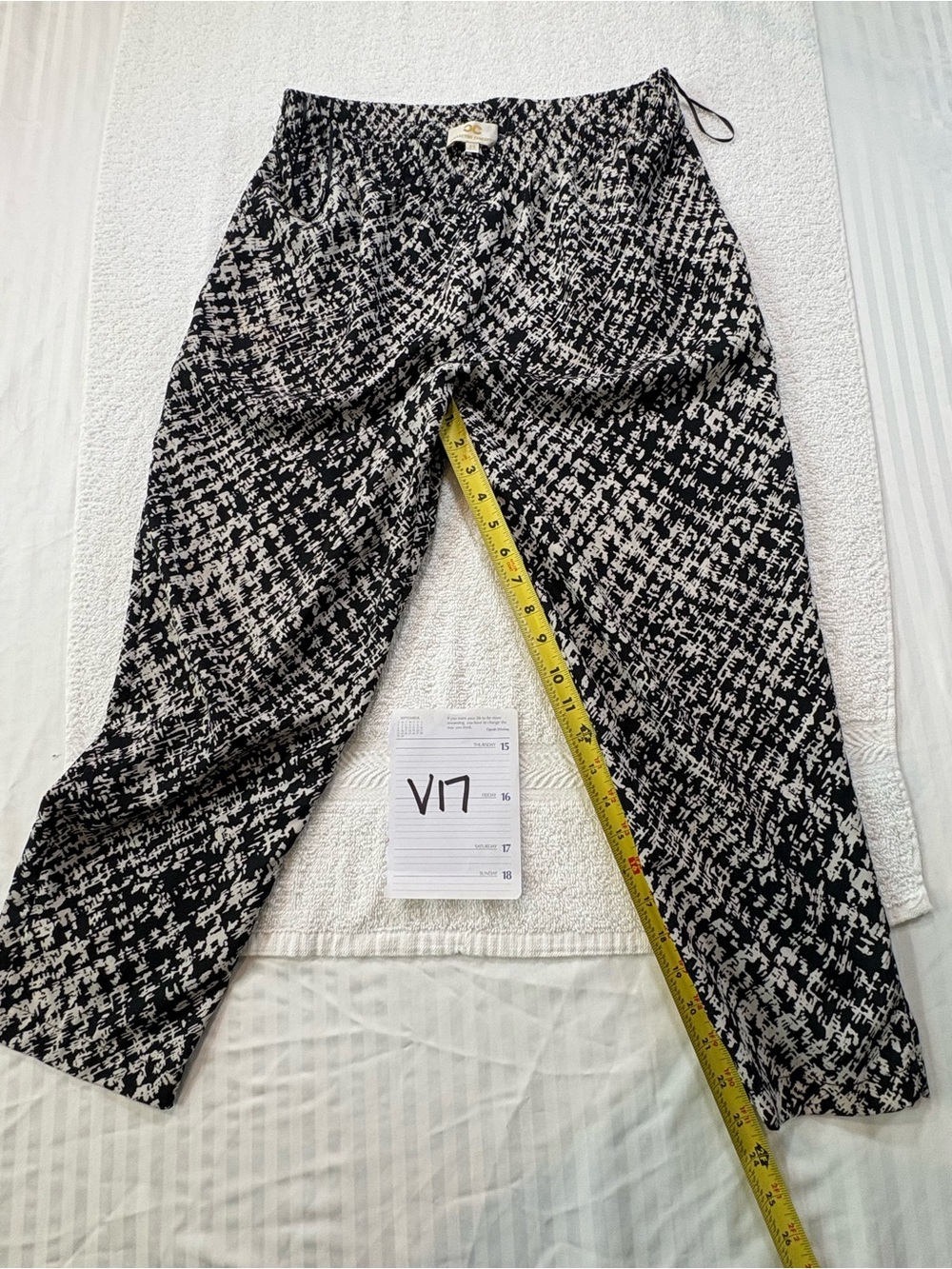 Collective Concepts Black White Abstract Printed Pants Medium Wide Leg Crop